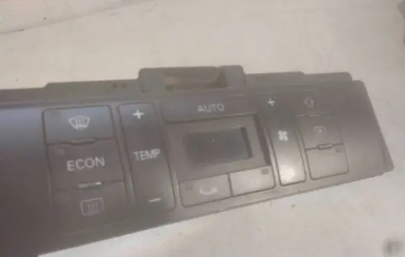 Audi A4 S4 B5 8D Climate control unit 8D0820043M 5HB00790805 D570002