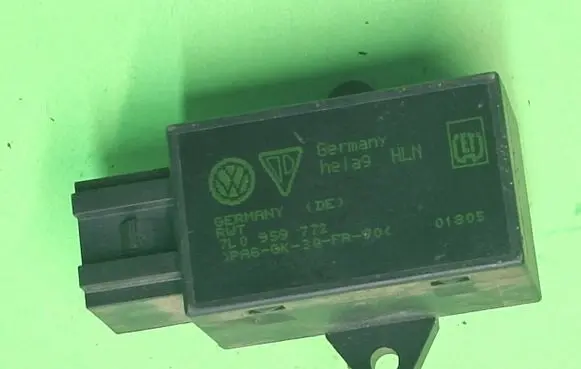 Volkswagen Golf V Seat heating relay 7L0959772 01805