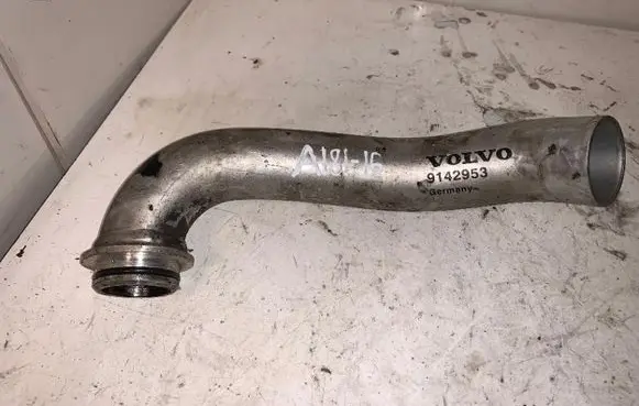 Volvo XC90 Engine coolant pipe/hose 9142953 A18116