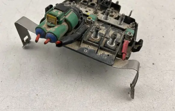 Renault Trafic II (X83) Fuse module