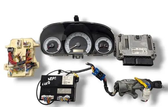 KIA Ceed Engine ECU kit and lock set 0281013569 39103-2A710