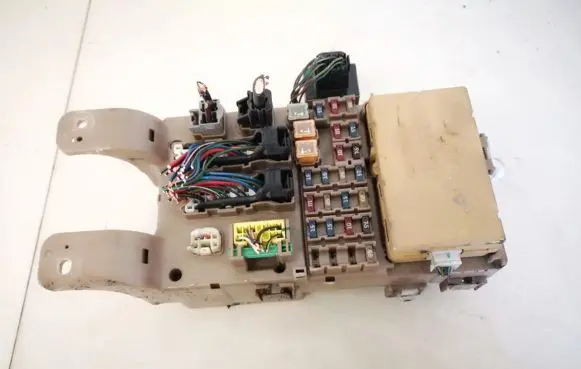 Toyota Corolla Verso E121 Fuse box set 8264113040 82641-13040