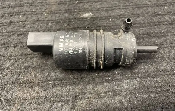 Porsche 911 991 Windscreen/windshield washer pump 1K5955651
