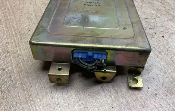 Mitsubishi Lancer Engine control unit/module Md133914 K8t77871