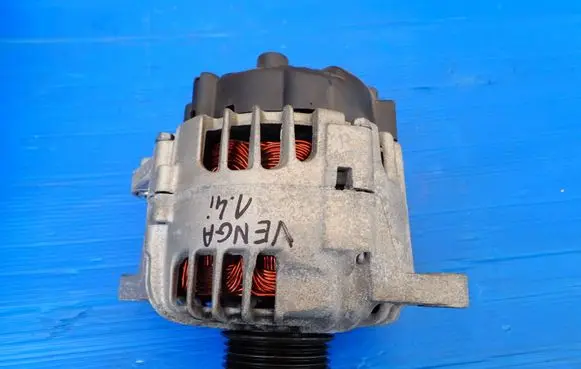 KIA Venga Generator/alternator 373002B600