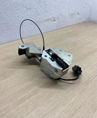 Volkswagen Touareg I Tailgate lock latch 7L0827506E