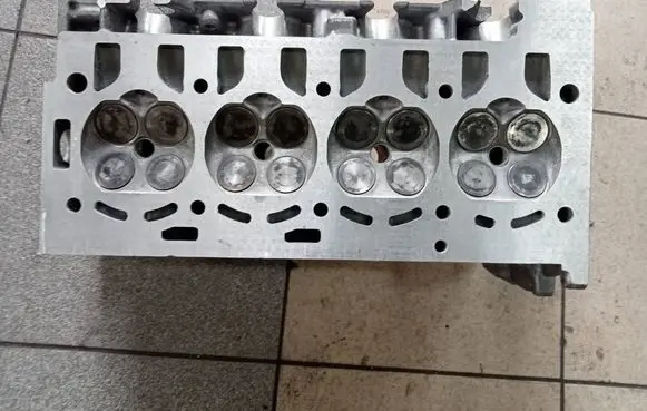 Volkswagen Golf V Engine head 03C103358F