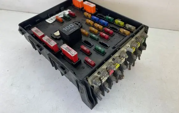 Volkswagen PASSAT B6 Fuse module 3C0937125 63592777