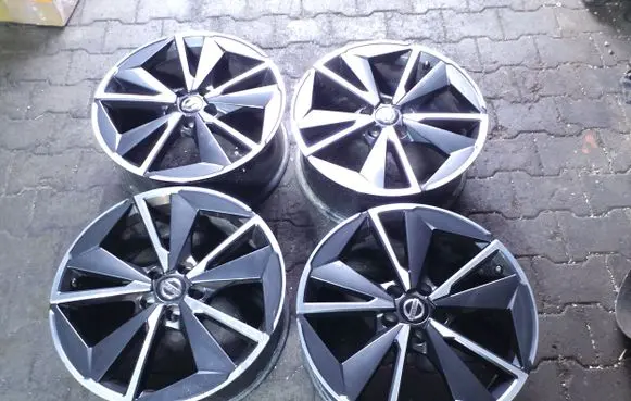 Nissan Qashqai J12 R19 alloy rim 6UA3A