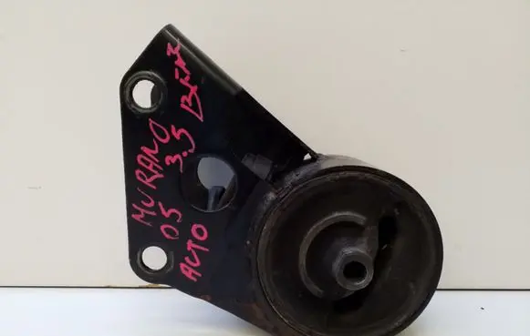 Nissan Murano Z50 Engine mount bracket