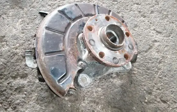 Front wheel hub