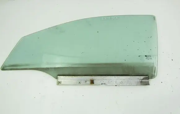Opel Astra H Front door window glass four-door 