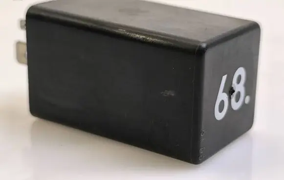 Volkswagen PASSAT B5 Other relay 811919098B 05896410