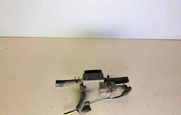 Volvo V70 Turbo solenoid valve 30670449 72819703 08T092