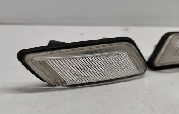 BMW Z3 E36 Front fender indicator light 8400764 8400763 63138400764