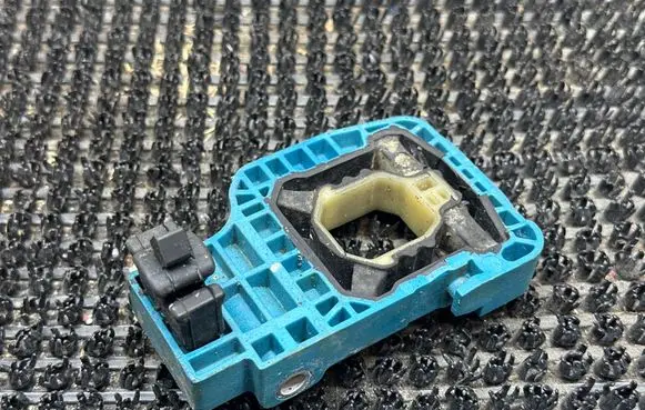 BMW 7 G11 G12 Radiator mount bracket 8632140 8632142