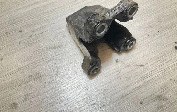 Audi A6 S6 C6 4F Engine mounting bracket 4F0199307