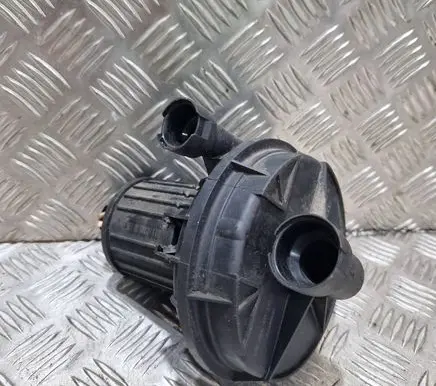 Volkswagen Golf IV Secondary air pump 06A959253B ZSB06A131333C