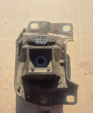 Ford Focus Engine mount bracket 3M517M121