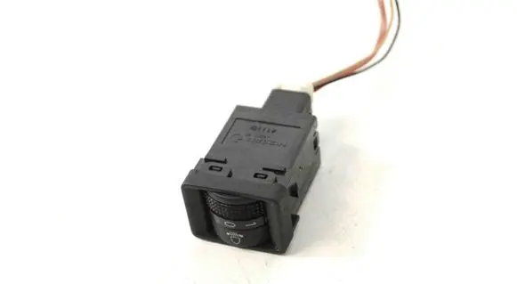 Nissan Pulsar Headlight level height control switch 411186