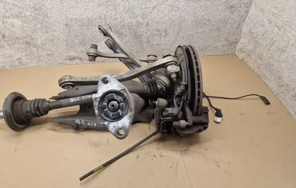 Rear wheel hub spindle/knuckle