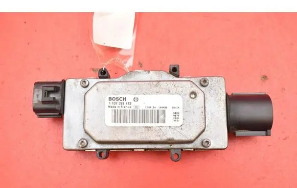 Volvo V40 Relay mounting block 1137328713