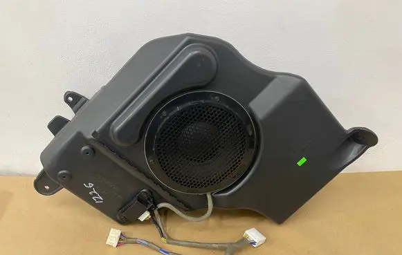 Jeep Compass Subwoofer speaker 05064979AA 26777T