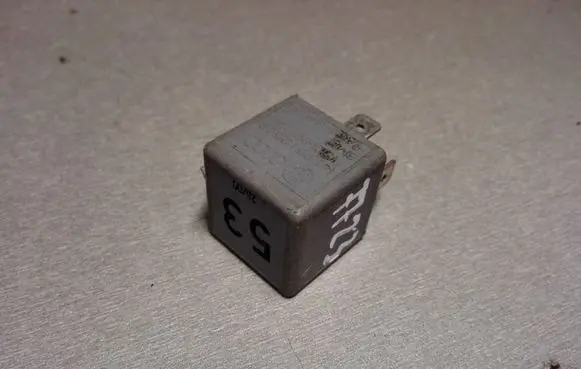 Volkswagen PASSAT B5 Other relay 141951253B