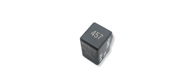 Volkswagen PASSAT B7 Glow plug pre-heat relay 038907281B