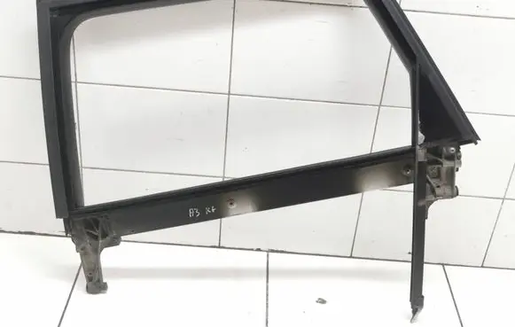 Audi A3 S3 8P Rear door window/glass frame 8p4867415 21650050 20030035