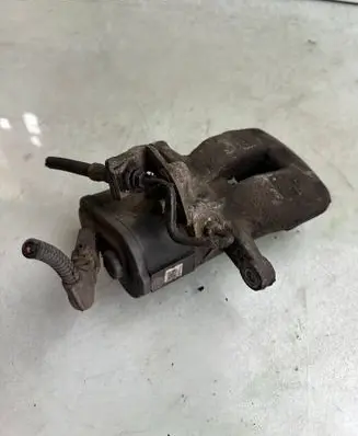 Volkswagen PASSAT B6 Rear brake caliper 543