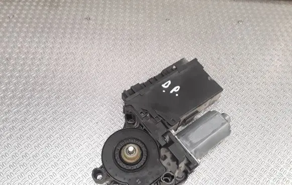Audi A4 S4 B7 8E 8H Front door window regulator motor 8E1959802H