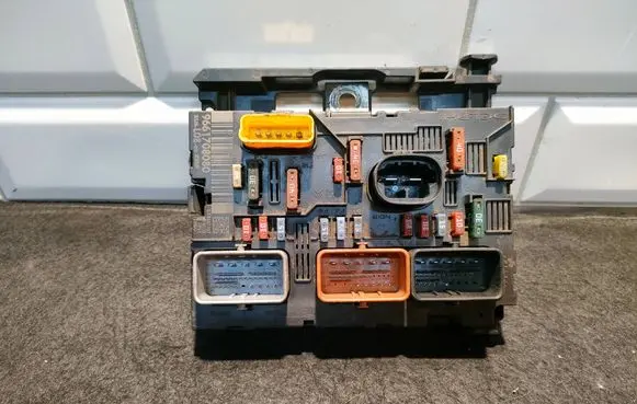 Citroen C4 I Picasso BSM Control unit 9661708080