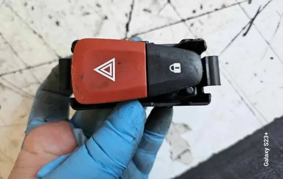 Renault Megane III Other switches/knobs/shifts 8200214896A