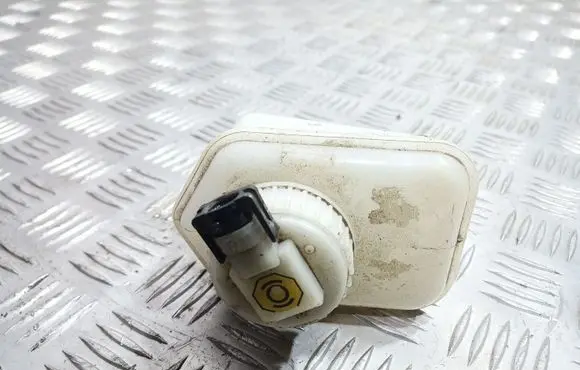 Opel Astra F Brake fluid reservoir 