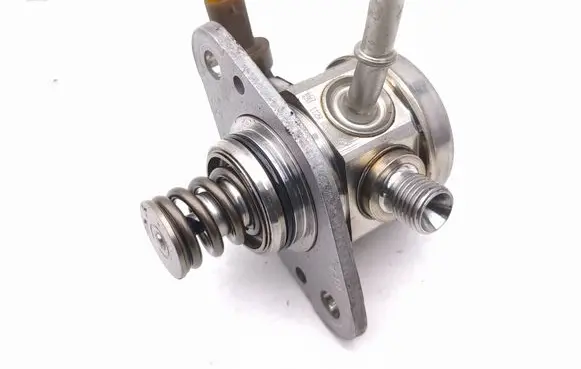Opel Grandland X Fuel injection high pressure pump 9841157780