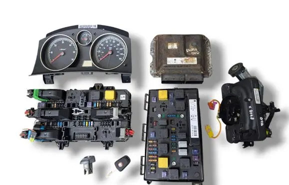 Opel Zafira B Engine ECU kit and lock set MB275800-8166 98113173