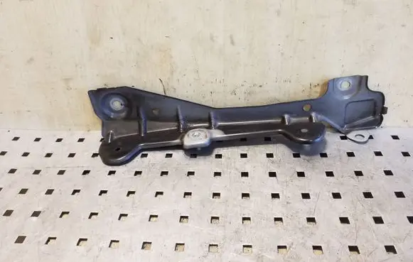 Mercedes-Benz ML W164 Fender mounting bracket