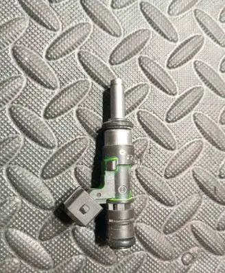 BMW 5 E60 E61 Fuel injector 7834893