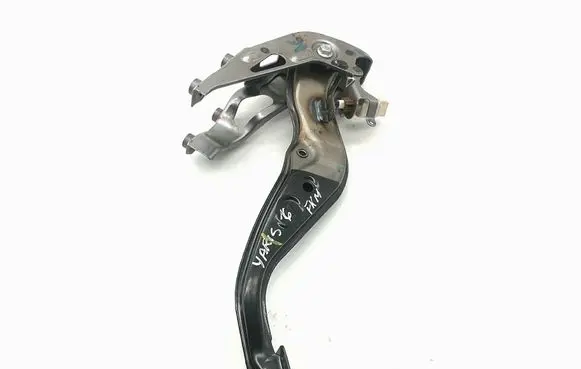 Toyota Yaris Brake pedal