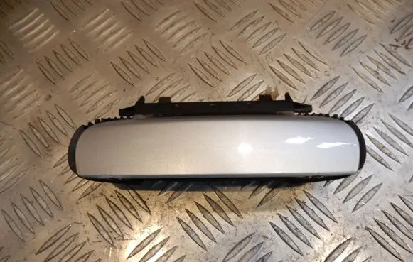 Rear door exterior handle/bracket