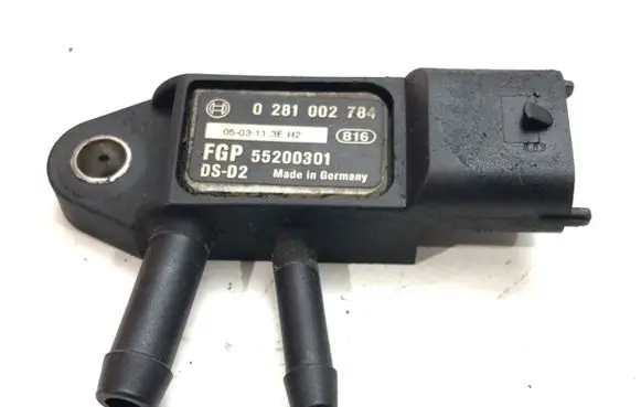 Opel Vectra C Fuel pressure regulator 55200301