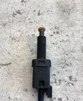 Audi A6 S6 C5 4B Brake pedal sensor switch 811907