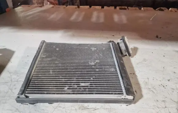 Toyota Prius+ (ZVW40) Heater blower radiator