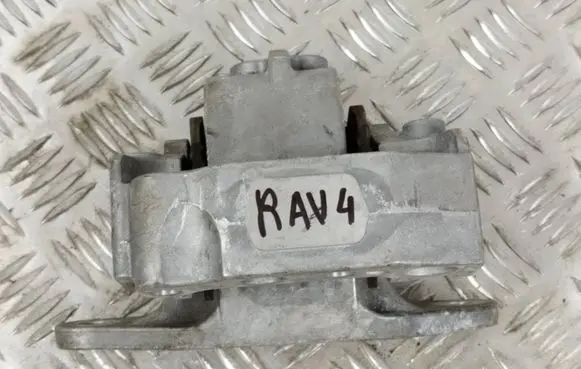 Toyota RAV 4 (XA50) Engine mount bracket