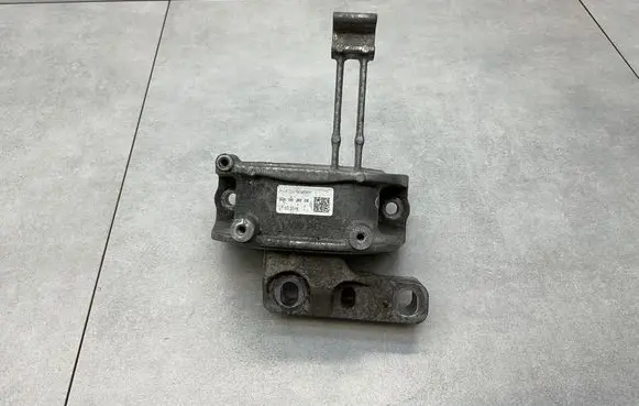 Volkswagen Golf Sportsvan Engine mount bracket 5Q0199262DE