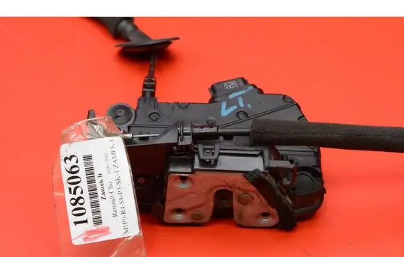 Renault Clio I Rear door lock 825019504R