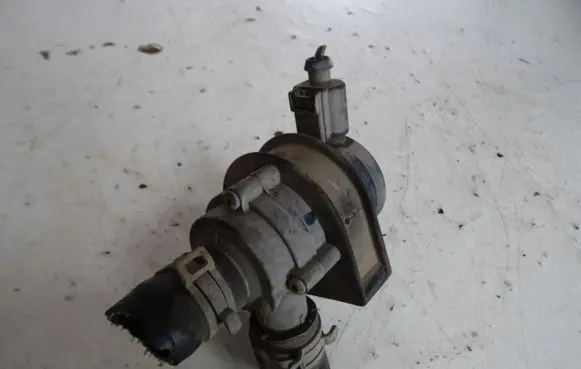 Volkswagen Golf VI Water pump 1K0965651F