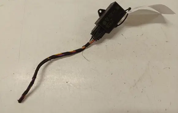 Volkswagen Touran I Seat heating relay 7L0959772