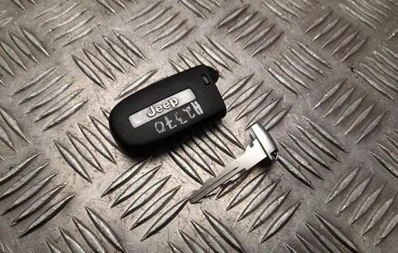 Jeep Grand Cherokee Ignition key/card 68143506AC